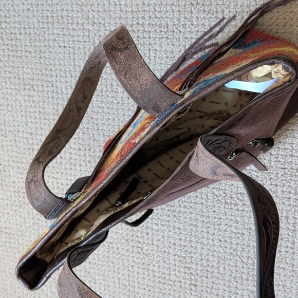 Ariat Conceal Carry Leather/Wool Brynlee Red Aztec Top Snap Tote - Picture 12 of 15